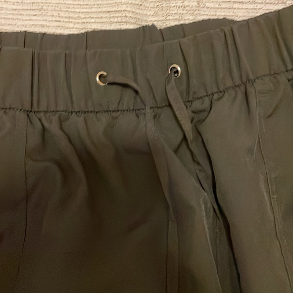 EUC Women’s Old Navy stretch tech pants in black. Size XXL. - Picture 3 of 6